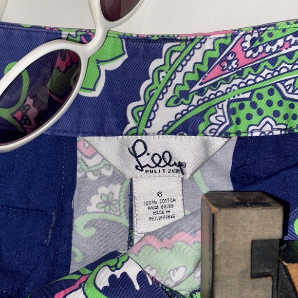 🌴LILLY PULITZER Vintage Paisley/Floral Bermuda Shorts in Royal Poinciana Print - Picture 2 of 8